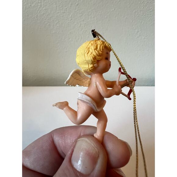Vintage Cupid Angel Wing Cherub holding Bow Arrow Plastic Ornament - Picture 8 of 8